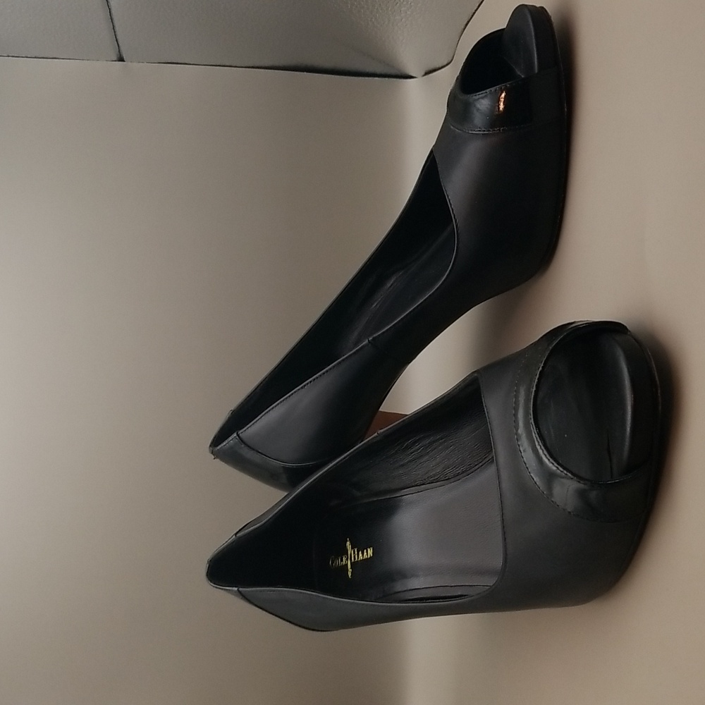 Black leather peep toe pump